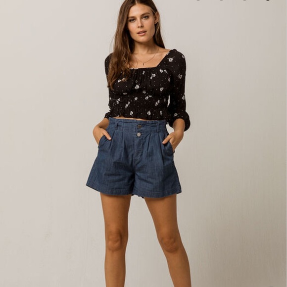 VOLCOM Yo Shortie Womens Denim Shorts - Picture 2 of 7